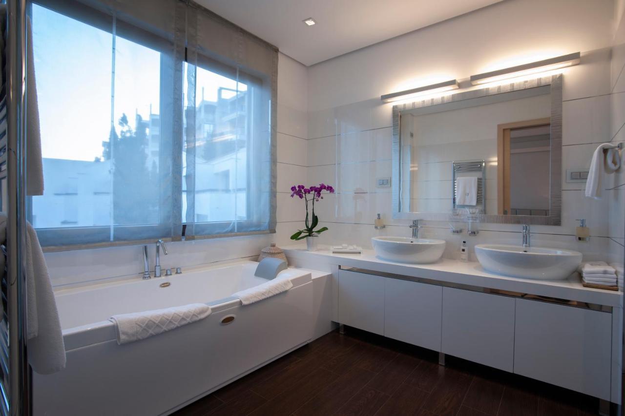 Alexandar Montenegro Luxury & *