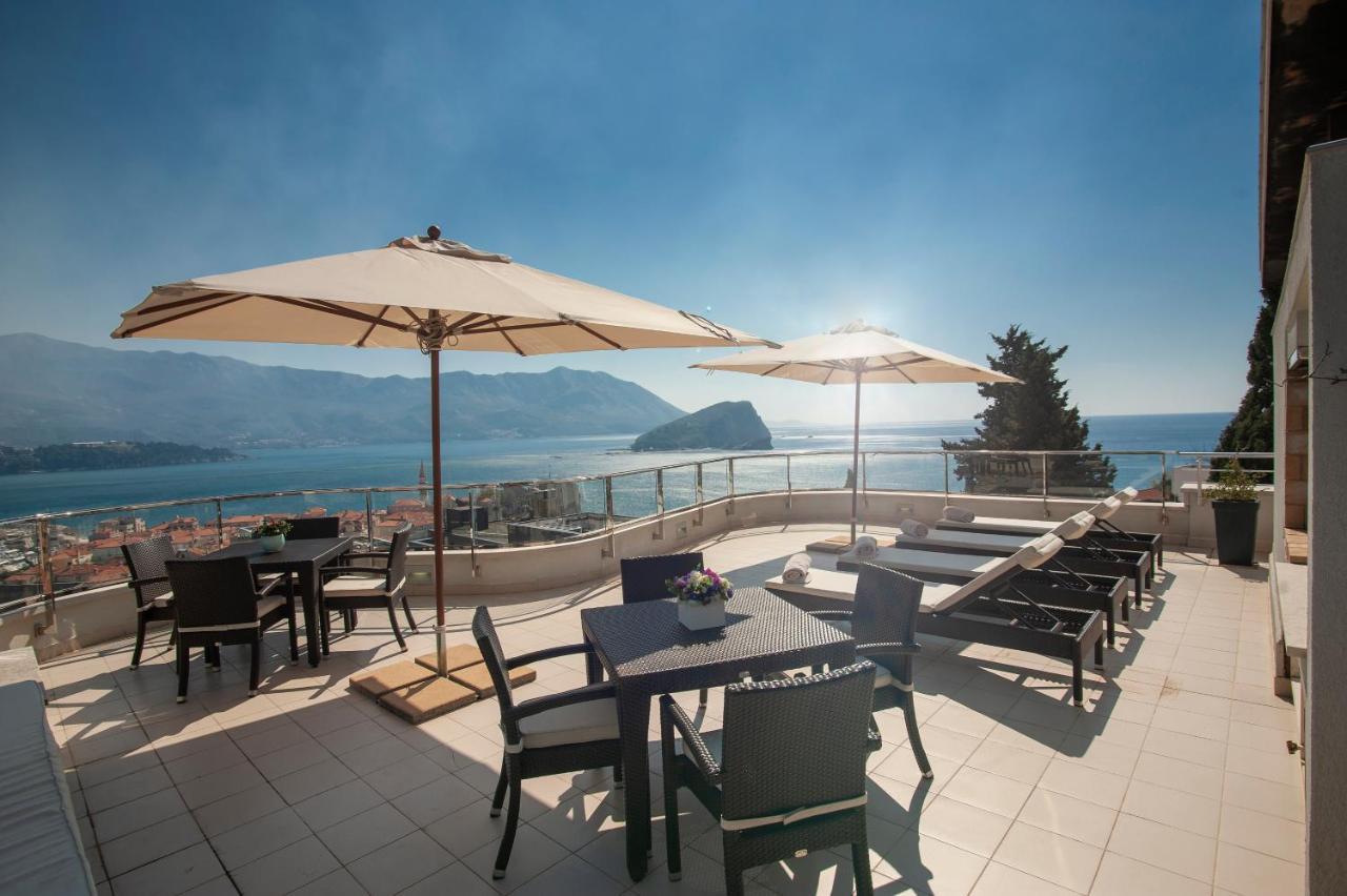 Alexandar Montenegro Luxury & *